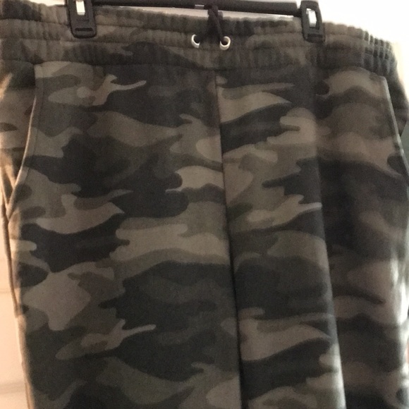 Camouflage sweatpants - Picture 9 of 10